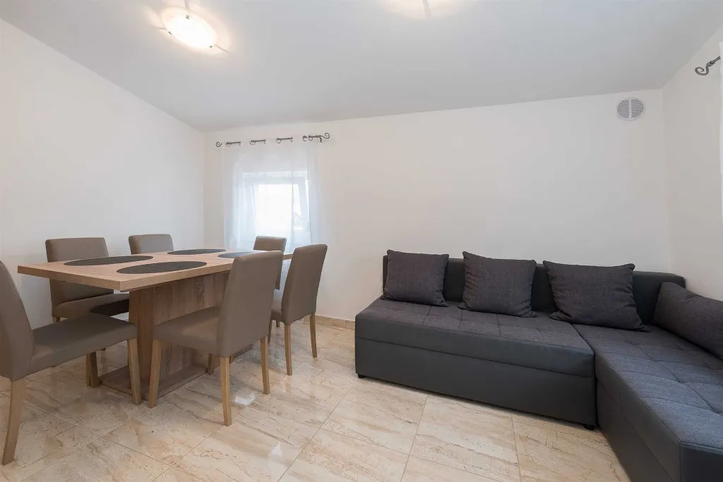 Apartment for 4 in Vir with Balcony