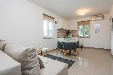 Vir Apartment for 2–4 Guests Near Soldatica Beach