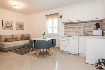 Vir Apartment for 2–4 Guests Near Soldatica Beach