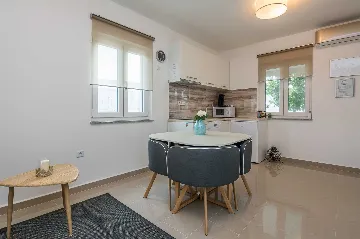 Vir Apartment for 2–4 Guests Near Soldatica Beach