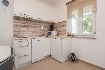 Vir Apartment for 2–4 Guests Near Soldatica Beach