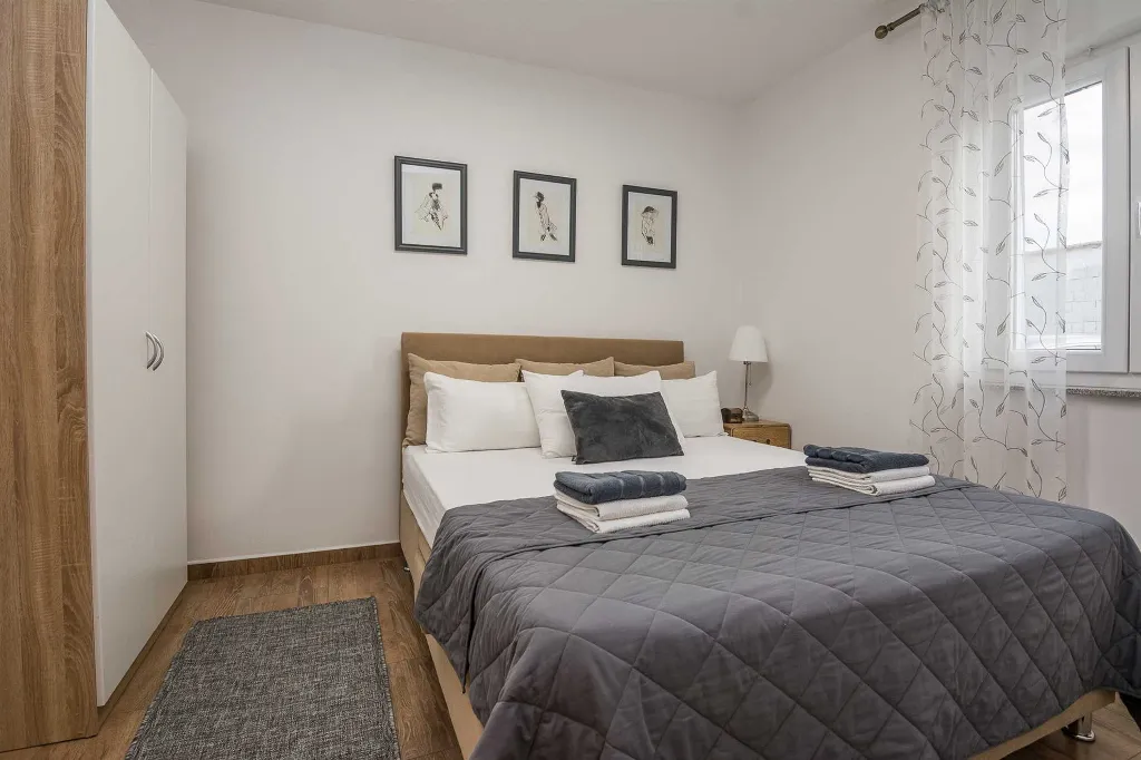 Vir Apartment for 2–4 Guests Near Soldatica Beach