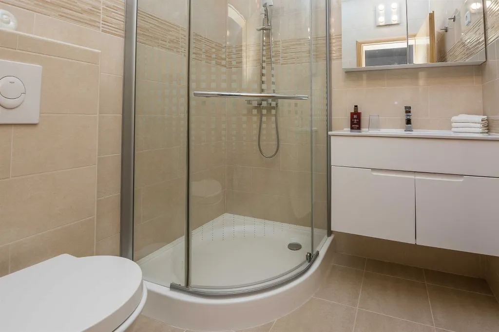 Vir Apartment for 2–4 Guests Near Soldatica Beach