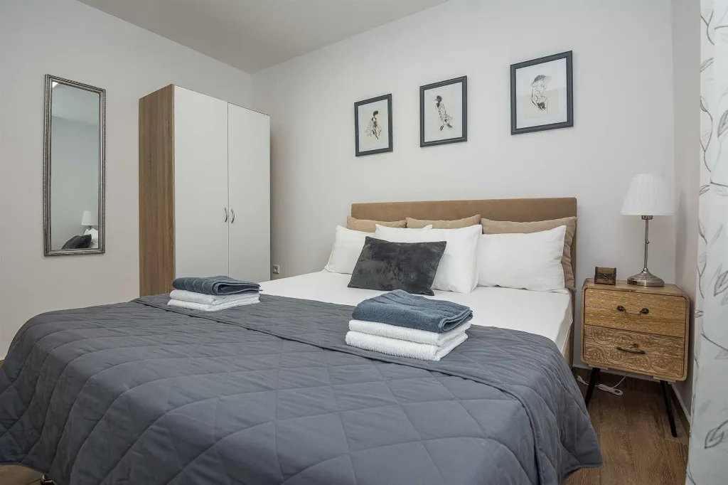 Vir Apartment for 2–4 Guests Near Soldatica Beach