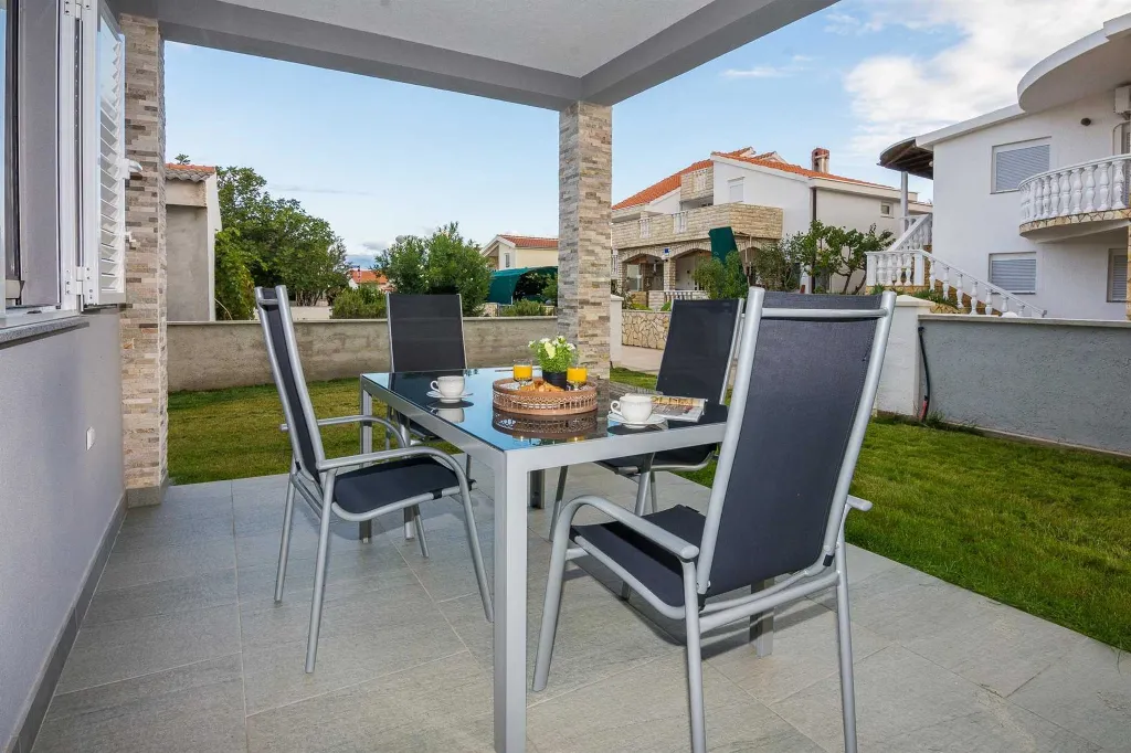 Vir Apartment for 2–4 Guests Near Soldatica Beach