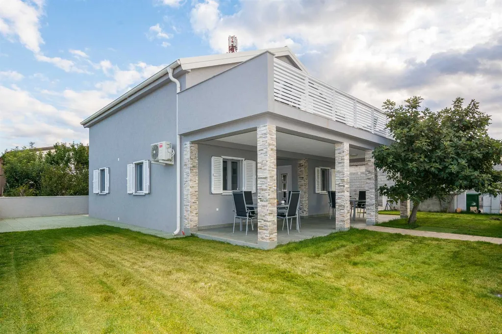 Vir Apartment for 2–4 Guests Near Soldatica Beach