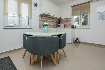 Vir Apartment for 2–4 Guests Near Soldatica Beach