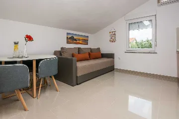 Vir Apartment for 2–4 Guests Near Soldatica Beach