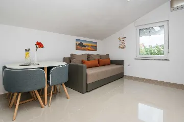 Vir Apartment for 2–4 Guests Near Soldatica Beach