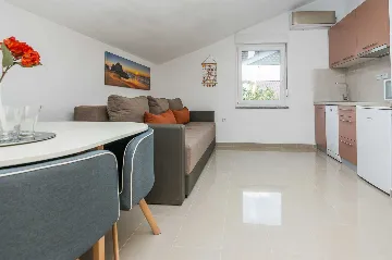 Vir Apartment for 2–4 Guests Near Soldatica Beach