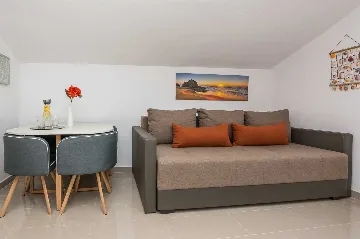 Vir Apartment for 2–4 Guests Near Soldatica Beach