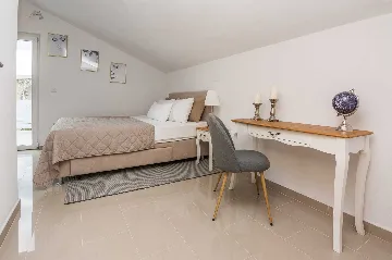 Vir Apartment for 2–4 Guests Near Soldatica Beach