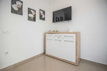 Vir Apartment for 2–4 Guests Near Soldatica Beach