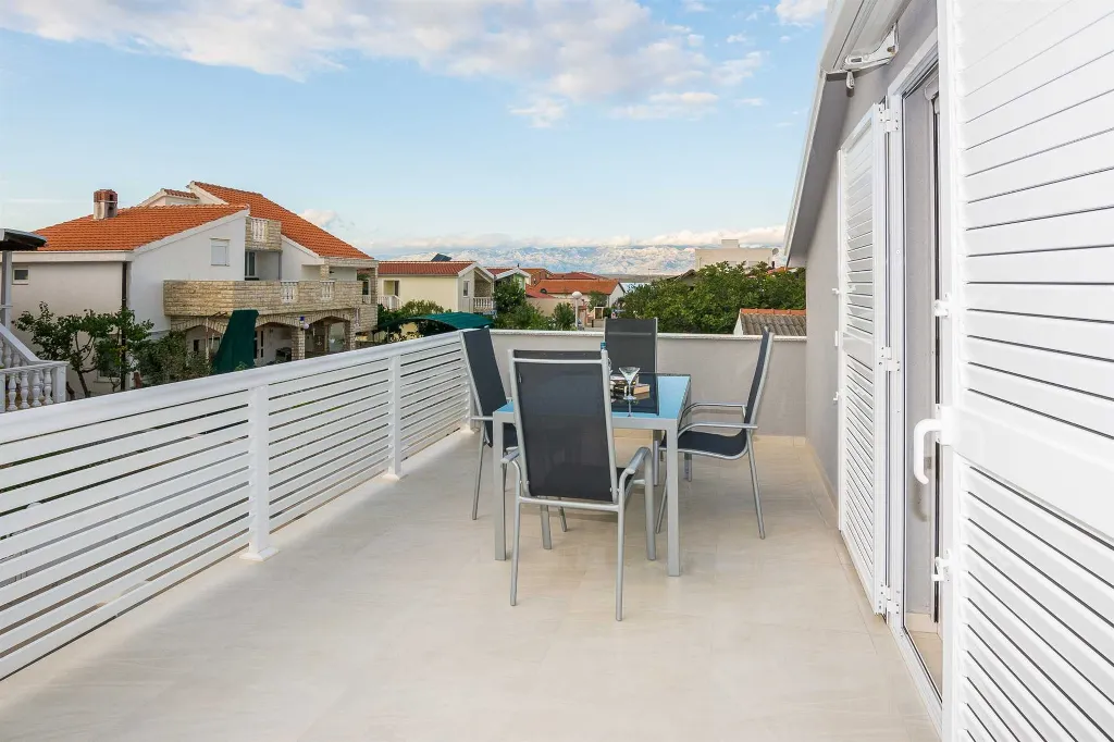 Vir Apartment for 2–4 Guests Near Soldatica Beach