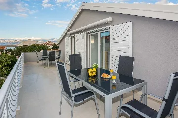 1-Bedroom Apartment in Vir for Up to 4 Guests