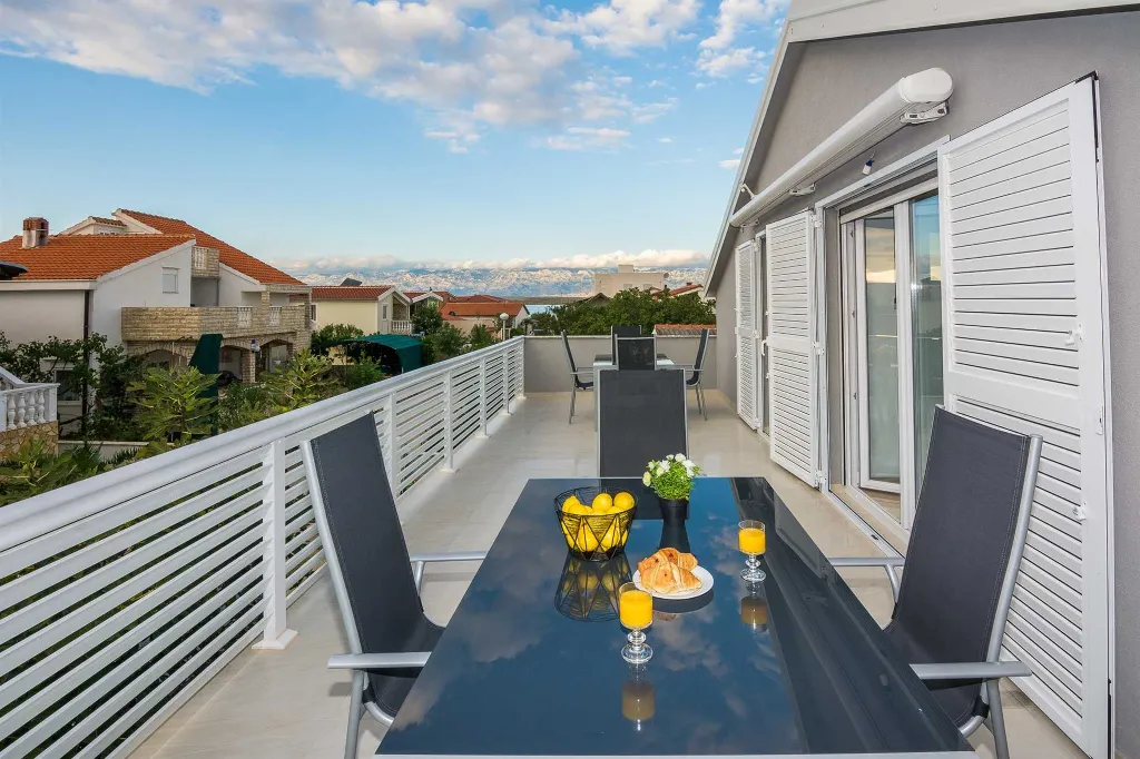 1-Bedroom Apartment in Vir for Up to 4 Guests