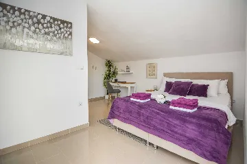 1-Bedroom Apartment in Vir for Up to 4 Guests