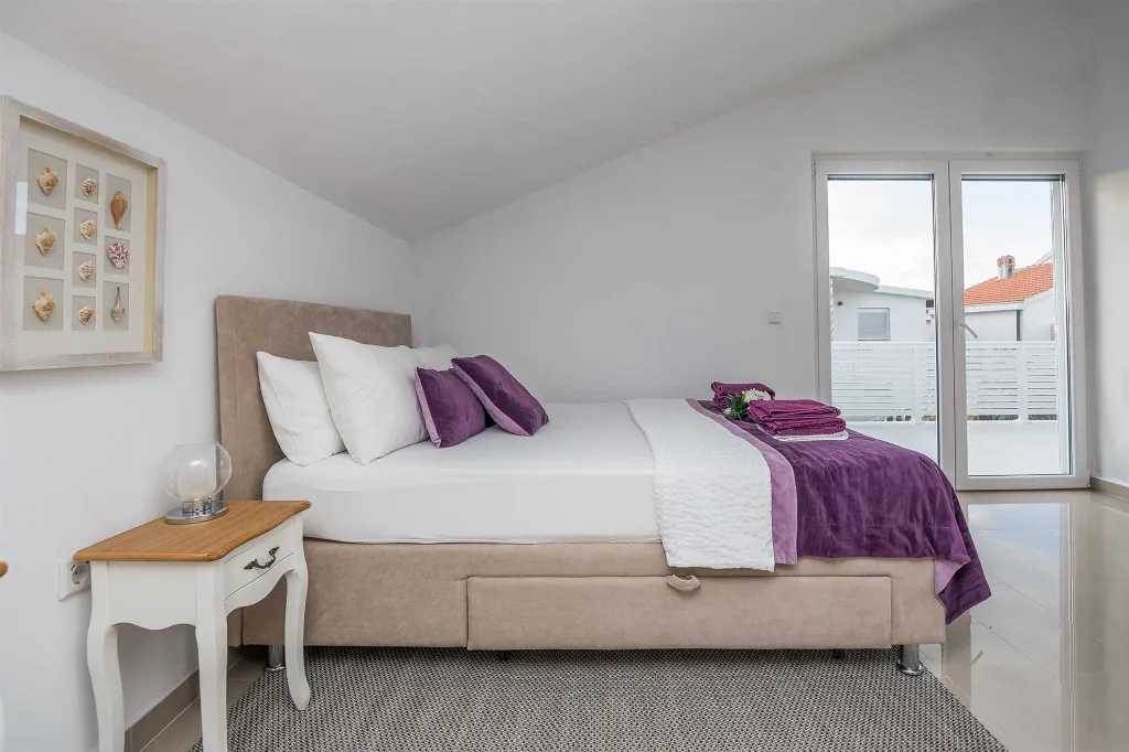 1-Bedroom Apartment in Vir for Up to 4 Guests