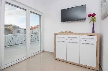 1-Bedroom Apartment in Vir for Up to 4 Guests