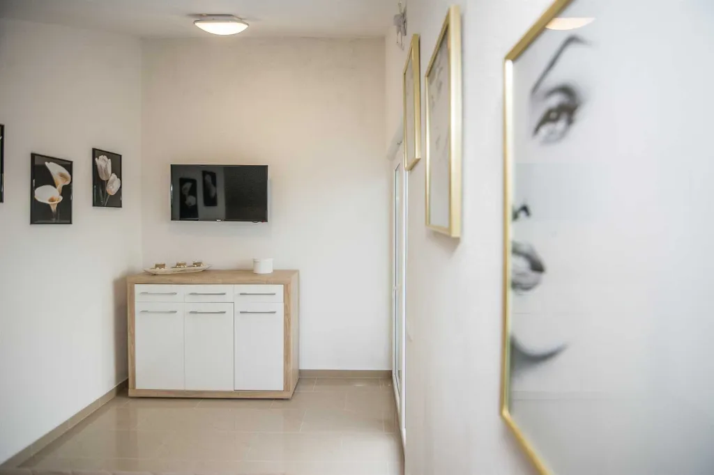 1-Bedroom Apartment in Vir for Up to 4 Guests
