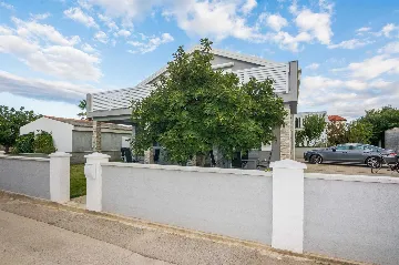 1-Bedroom Apartment in Vir for Up to 4 Guests