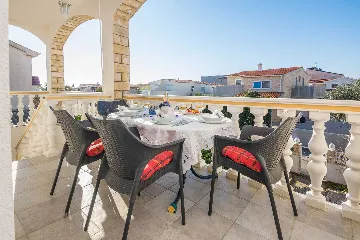 Vir Apartment for 4 Guests with Sea-View Balcony