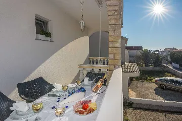 Vir Apartment for 4 Guests with Sea-View Balcony