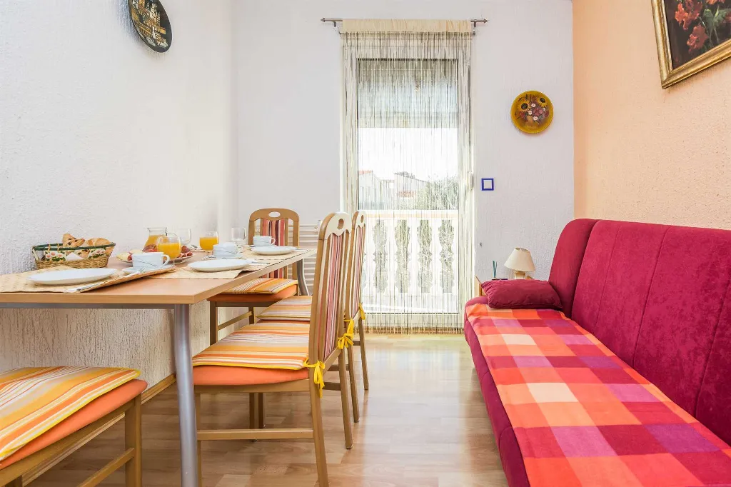 Vir Apartment for 4 Guests with Sea-View Balcony