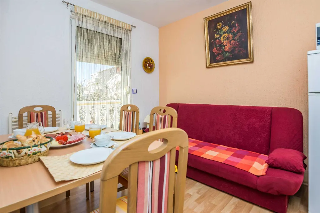 Vir Apartment for 4 Guests with Sea-View Balcony