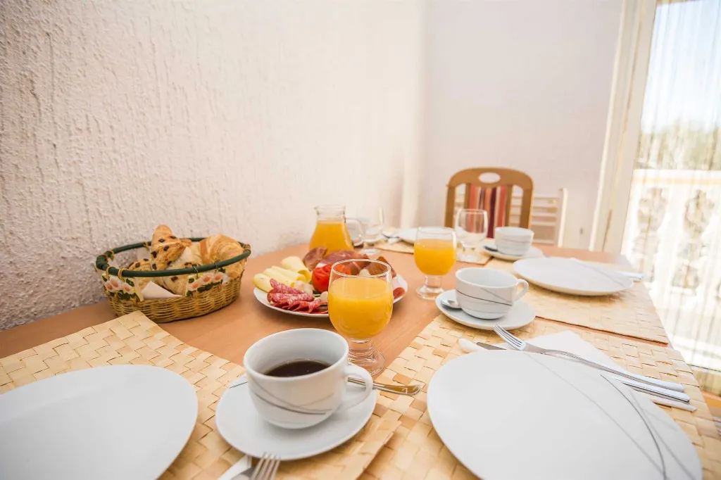 Vir Apartment for 4 Guests with Sea-View Balcony