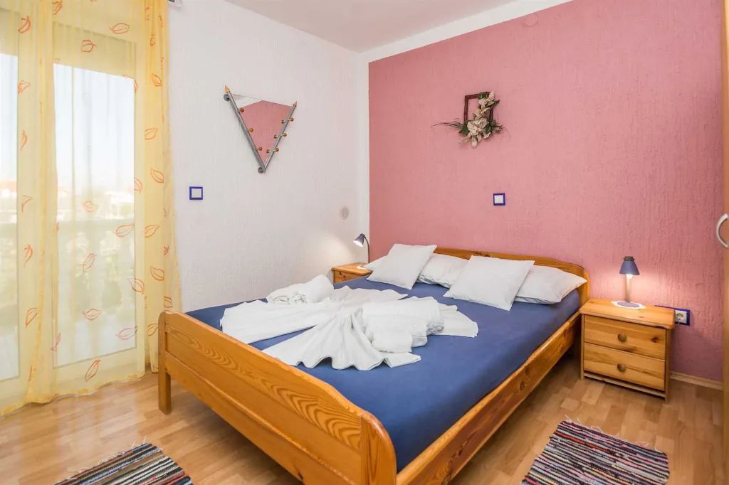 Vir Apartment for 4 Guests with Sea-View Balcony