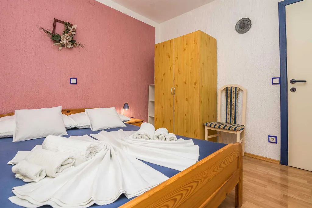 Vir Apartment for 4 Guests with Sea-View Balcony
