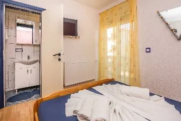 Vir Apartment for 4 Guests with Sea-View Balcony