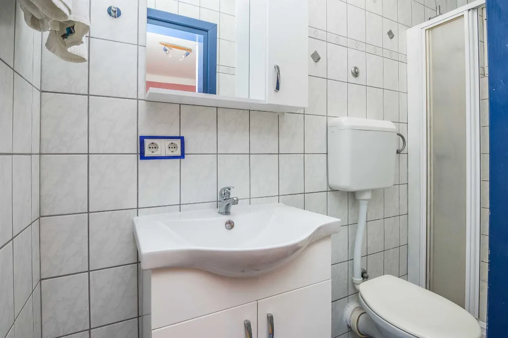Vir Apartment for 4 Guests with Sea-View Balcony