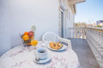 Vir Apartment for 4 Guests with Sea-View Balcony