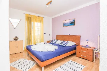 Vir Apartment for 4 Guests with Sea-View Balcony