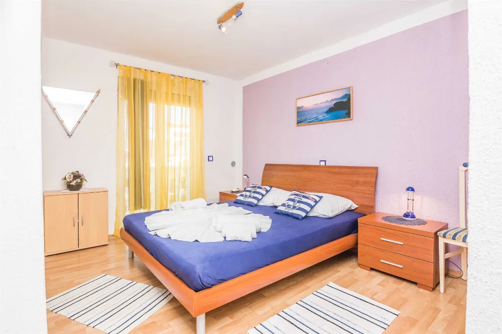 Vir Apartment for 4 Guests with Sea-View Balcony