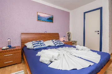 Vir Apartment for 4 Guests with Sea-View Balcony