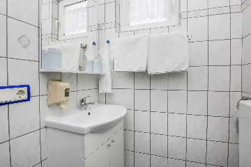 Vir Apartment for 4 Guests with Sea-View Balcony