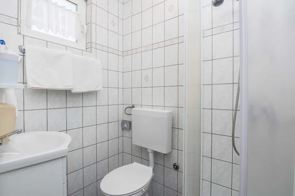 Vir Apartment for 4 Guests with Sea-View Balcony