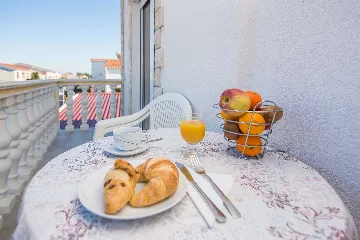 Vir Apartment for 4 Guests with Sea-View Balcony