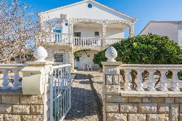 Vir Apartment for 4 Guests with Sea-View Balcony