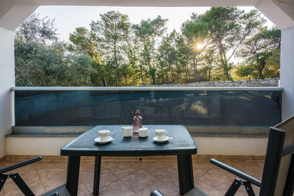 Ground-Floor Apartment in Vir for 2–4 Guests