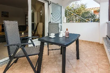 Ground-Floor Apartment in Vir for 2–4 Guests