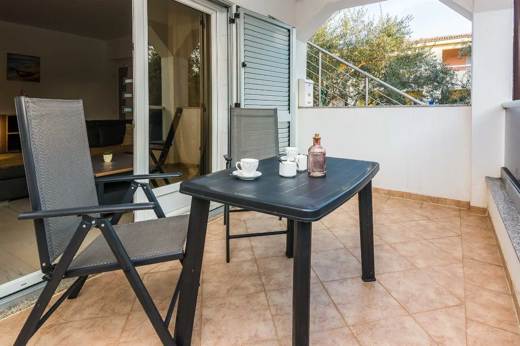 Ground-Floor Apartment in Vir for 2–4 Guests