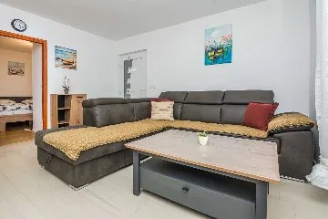 Ground-Floor Apartment in Vir for 2–4 Guests