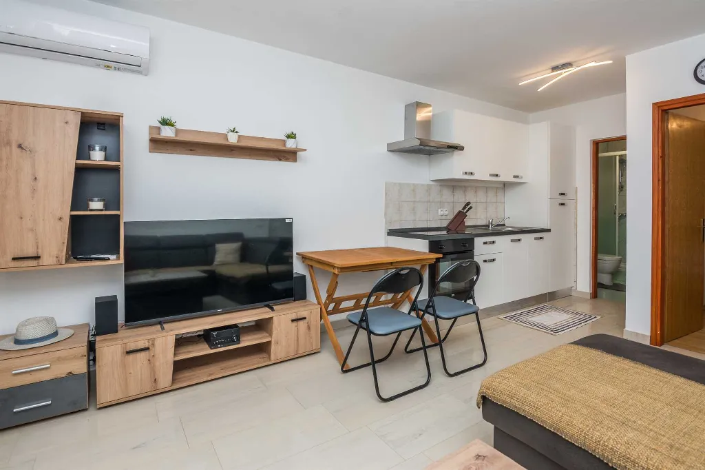 Ground-Floor Apartment in Vir for 2–4 Guests