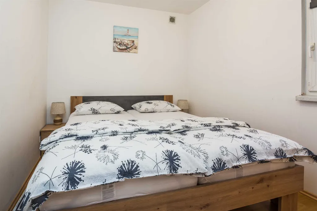 Ground-Floor Apartment in Vir for 2–4 Guests