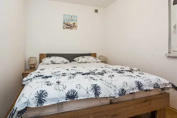 Ground-Floor Apartment in Vir for 2–4 Guests