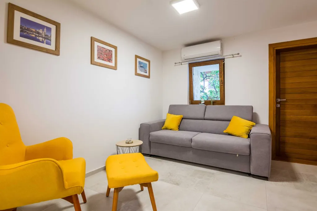 Vir Apartment for 4 with Covered Terrace